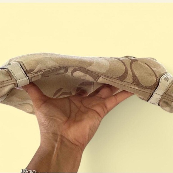 Coach - Picture 3 of 16